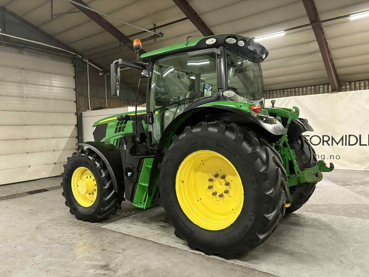 John Deere 6155R - Farm tractor: picture 3 John Deere 6155R - Farm tractor: picture 3