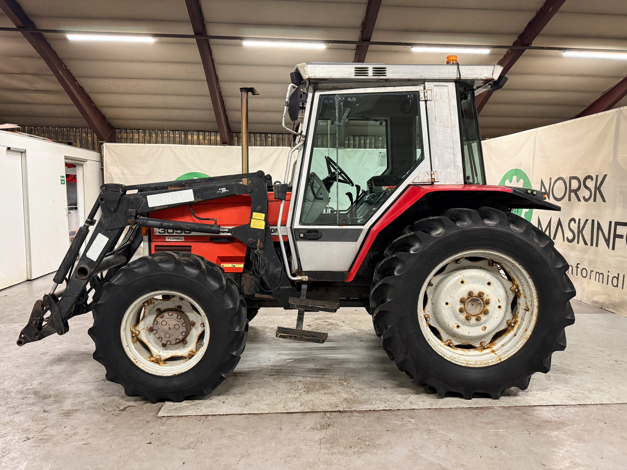 Massey Ferguson 3050 - Farm tractor: picture 2 Massey Ferguson 3050 - Farm tractor: picture 2