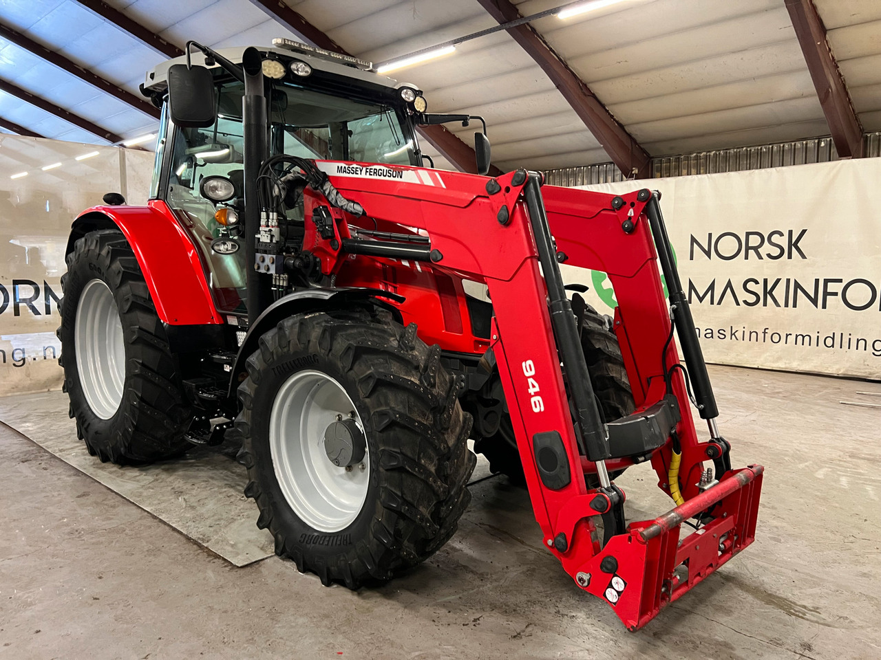 Massey Ferguson 5613 Dyna 6 - Farm tractor: picture 4 Massey Ferguson 5613 Dyna 6 - Farm tractor: picture 4