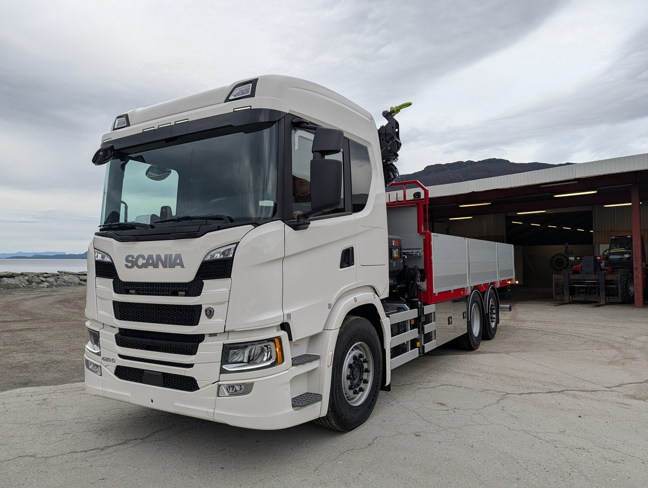 Scania G420 6x2 med HIAB 232-E5 Hipro og MCE påbygg - Dropside/ Flatbed truck, Crane truck: picture 1 Scania G420 6x2 med HIAB 232-E5 Hipro og MCE påbygg - Dropside/ Flatbed truck, Crane truck: picture 1