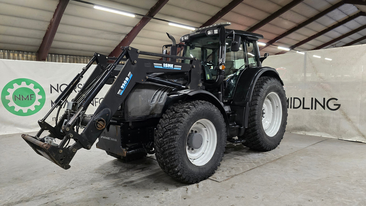 Valtra T182 - Farm tractor: picture 1 Valtra T182 - Farm tractor: picture 1