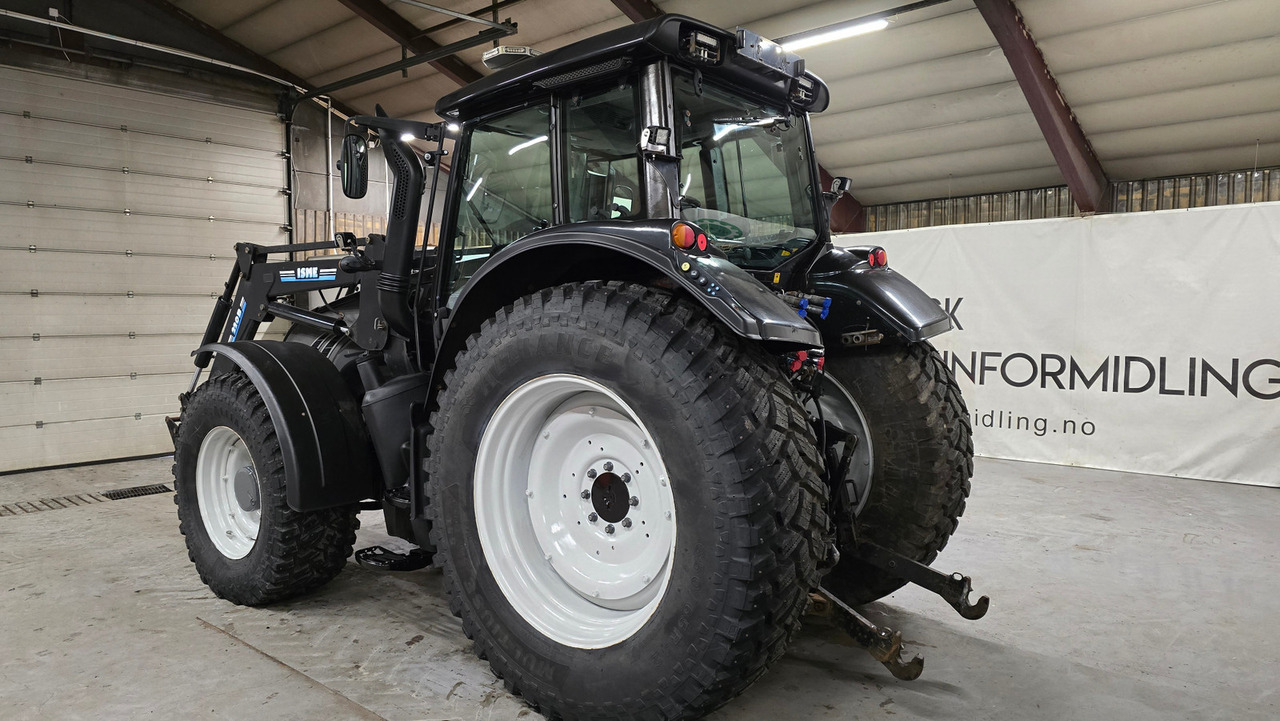 Valtra T182 - Farm tractor: picture 3 Valtra T182 - Farm tractor: picture 3
