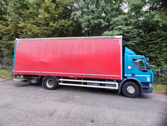 RENAULT D wide - Curtainsider truck: picture 4 RENAULT D wide - Curtainsider truck: picture 4