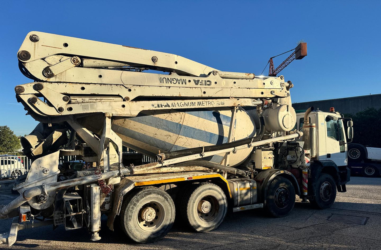 Betonpompa CIFA Iveco Trakker 410E44 - Mixer pump truck: picture 4 Betonpompa CIFA Iveco Trakker 410E44 - Mixer pump truck: picture 4