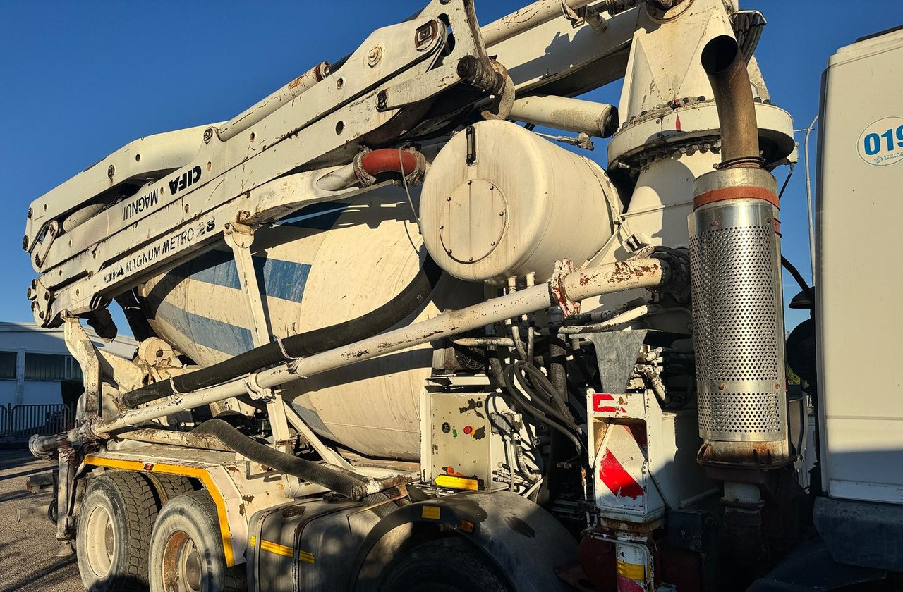 Concrete pump truck Betonpompa CIFA Iveco Trakker 410E44: picture 14