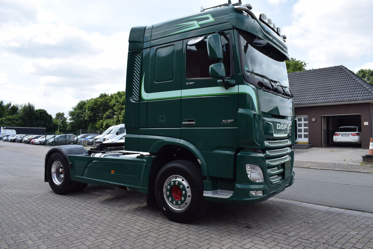 Tractor unit DAF  XF 530 FT Retarder Leder Standklima Hydraulik: picture 11