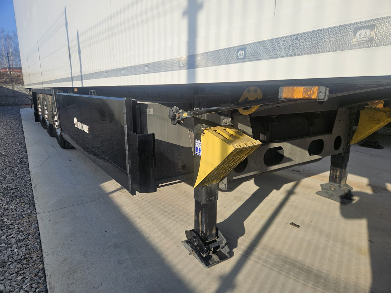 Refrigerator semi-trailer KRONE SD Carrier Vector 1550: picture 11 Refrigerator semi-trailer KRONE SD Carrier Vector 1550: picture 11