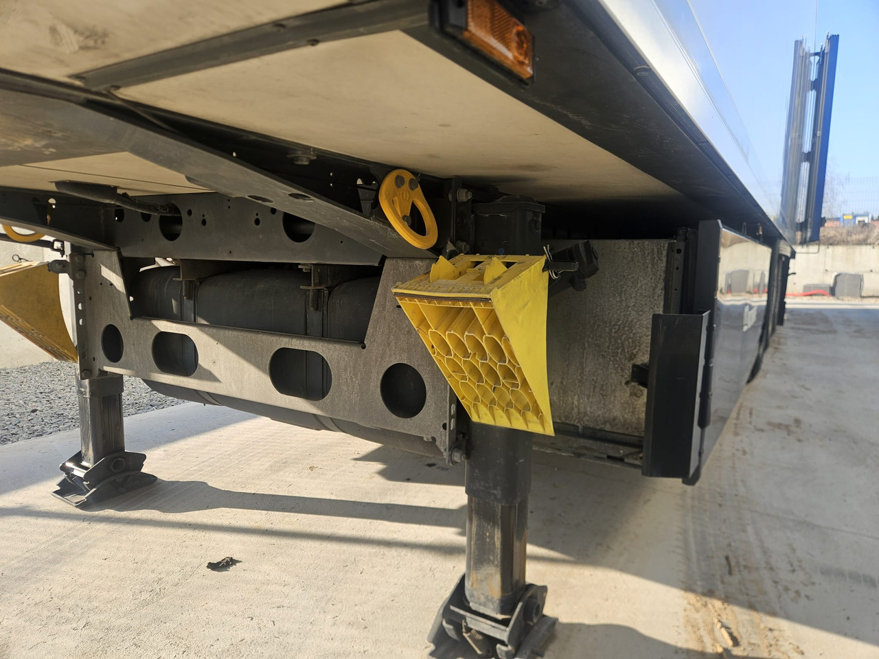 Refrigerator semi-trailer KRONE SD Carrier Vector 1550: picture 6 Refrigerator semi-trailer KRONE SD Carrier Vector 1550: picture 6