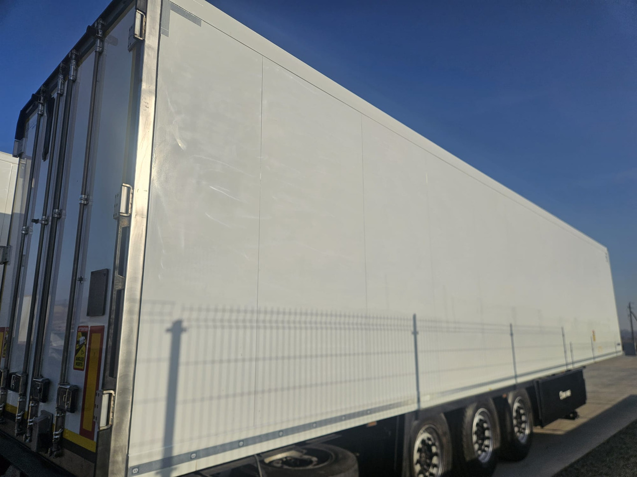 Refrigerator semi-trailer KRONE SD Carrier Vector 1550: picture 9 Refrigerator semi-trailer KRONE SD Carrier Vector 1550: picture 9