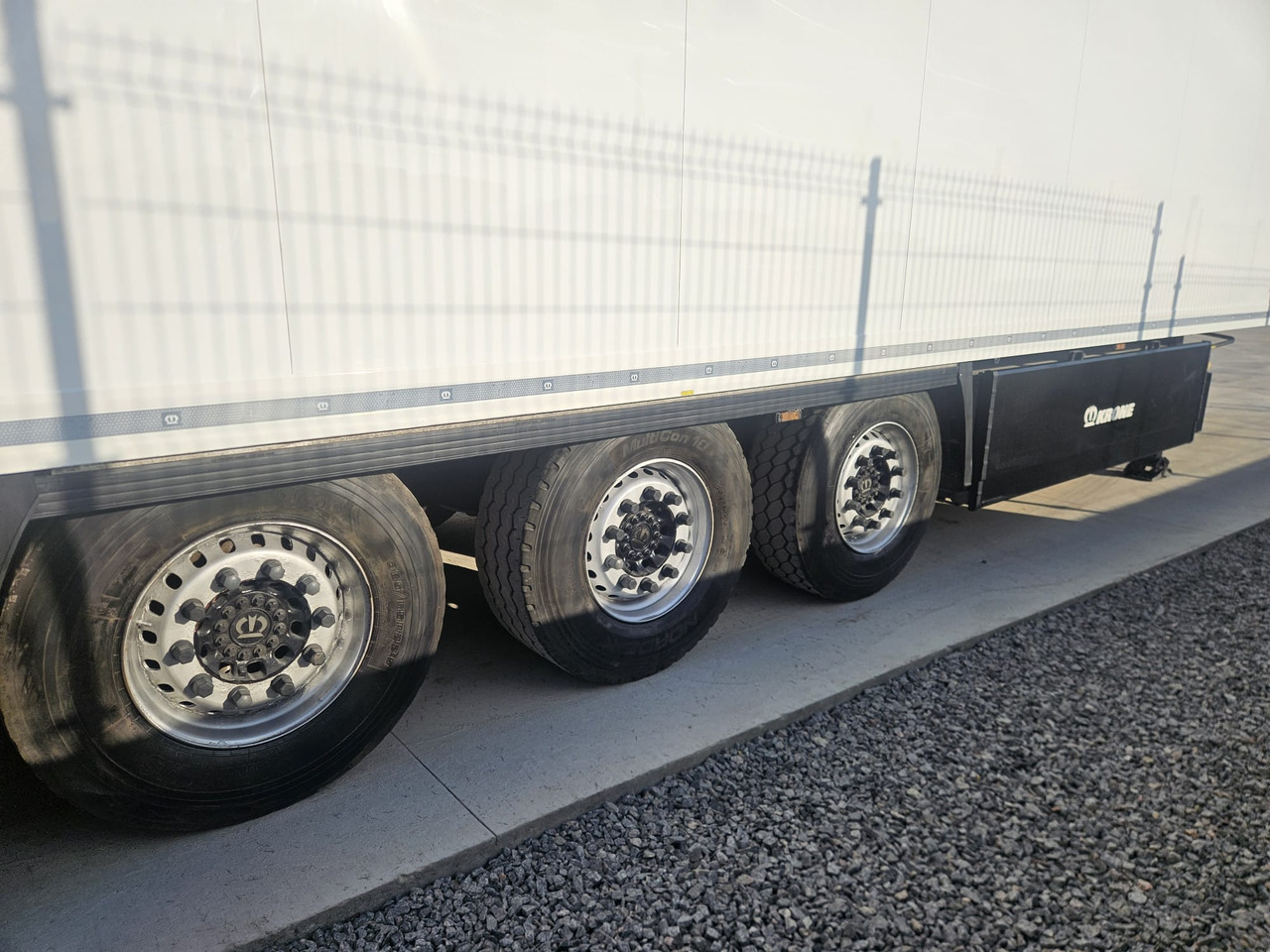 Refrigerator semi-trailer KRONE SD Carrier Vector 1550: picture 10 Refrigerator semi-trailer KRONE SD Carrier Vector 1550: picture 10