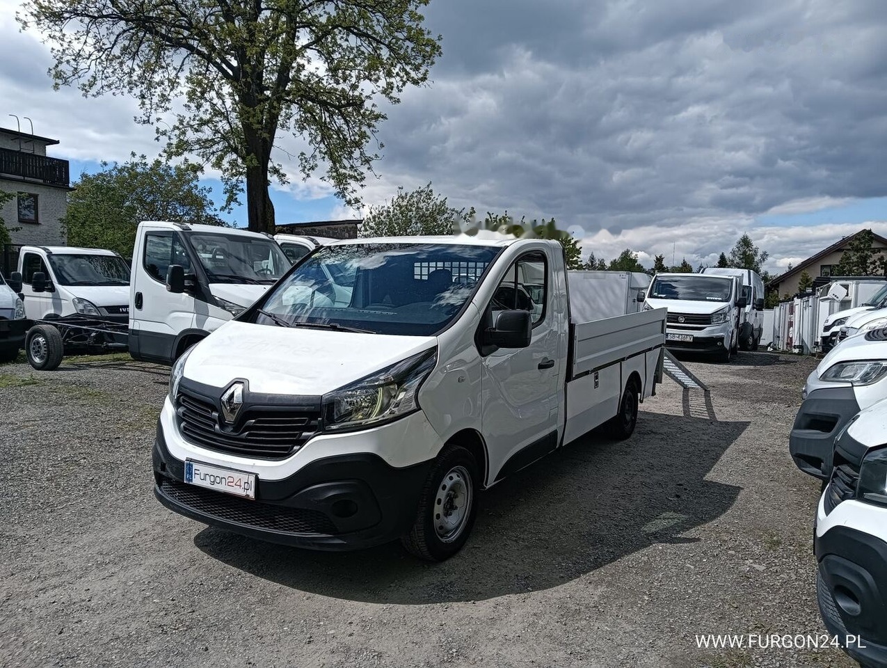 Open body delivery van Renault TRAFIC SKRZYNIA PAKA Z NAJAZDAMI I PÓŁKAMI NR 689: picture 1