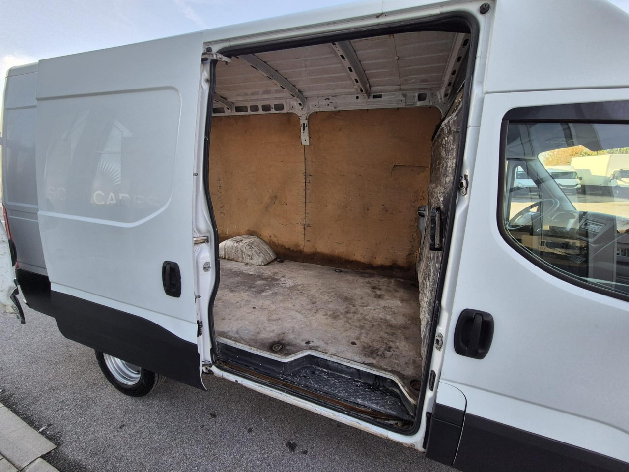 IVECO DAILY35C13V12m3 - Passenger van: picture 4 IVECO DAILY35C13V12m3 - Passenger van: picture 4
