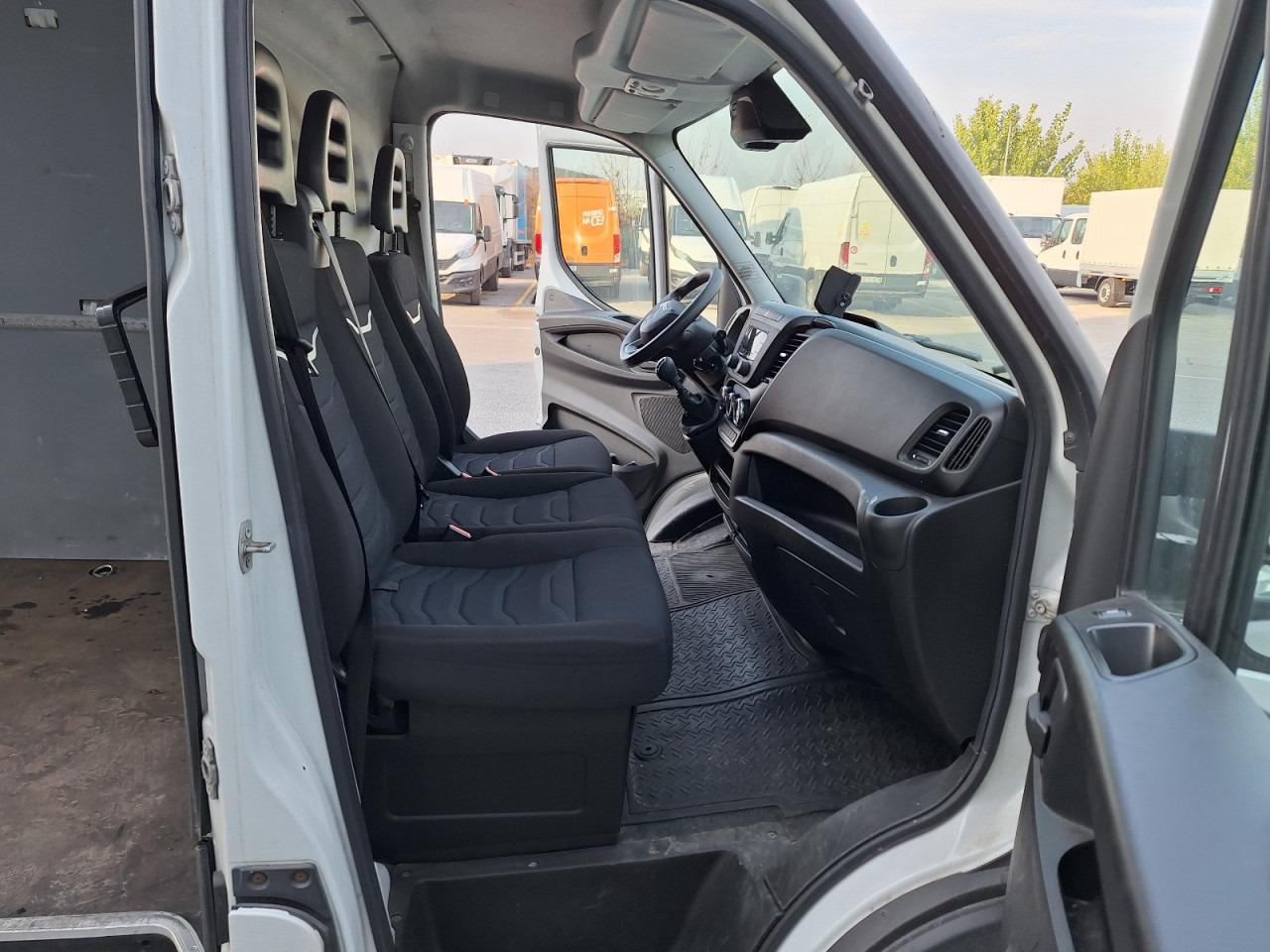 IVECO Daily 35S14 16m3 - Panel van: picture 5 IVECO Daily 35S14 16m3 - Panel van: picture 5