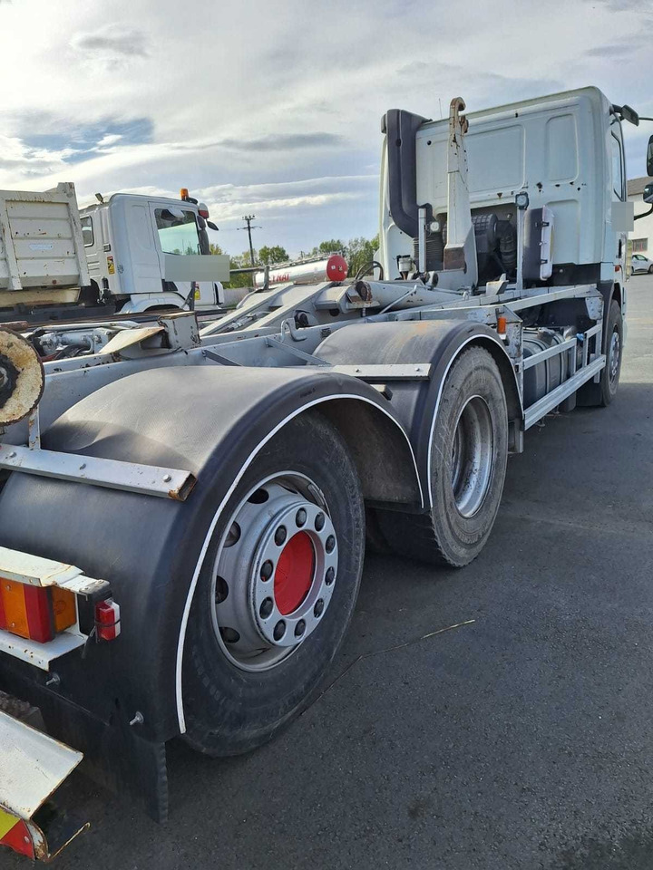 DAF CF - Hook lift truck: picture 3 DAF CF - Hook lift truck: picture 3