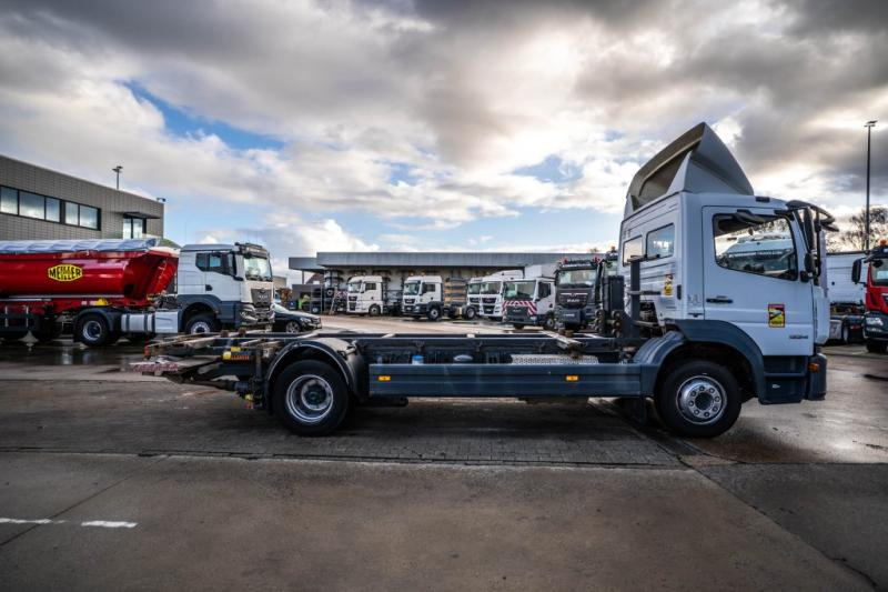 Mercedes ATEGO 1224 // HAYON DHOLLANDIA - Container transporter/ Swap body truck: picture 3 Mercedes ATEGO 1224 // HAYON DHOLLANDIA - Container transporter/ Swap body truck: picture 3