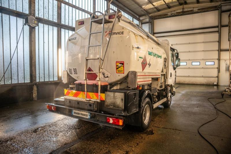 Renault 180 DCI+5500L/3COMP LAMES - Tank truck: picture 3 Renault 180 DCI+5500L/3COMP LAMES - Tank truck: picture 3