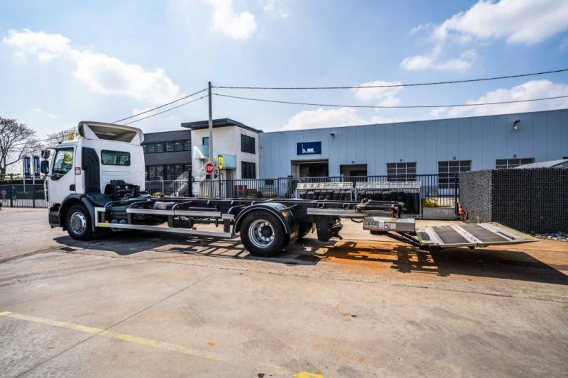 Container transporter/ Swap body truck Renault D WIDE 380 DXI: picture 9
