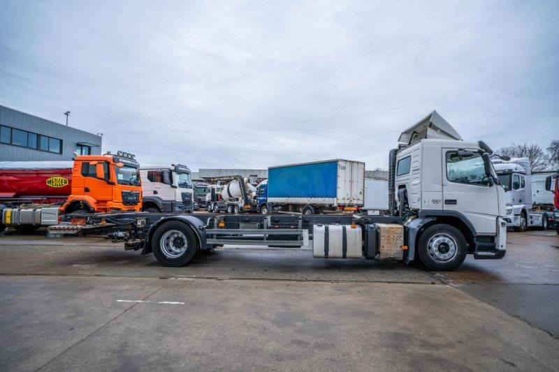 Volvo FM 330 - Container transporter/ Swap body truck: picture 3 Volvo FM 330 - Container transporter/ Swap body truck: picture 3