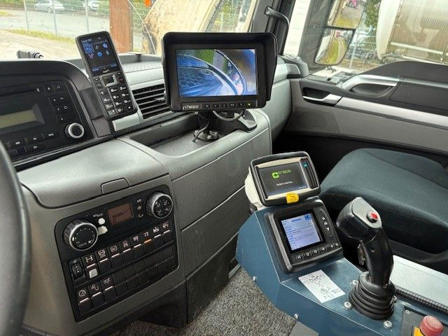 MAN 35.360 8x2 - Garbage truck: picture 3 MAN 35.360 8x2 - Garbage truck: picture 3