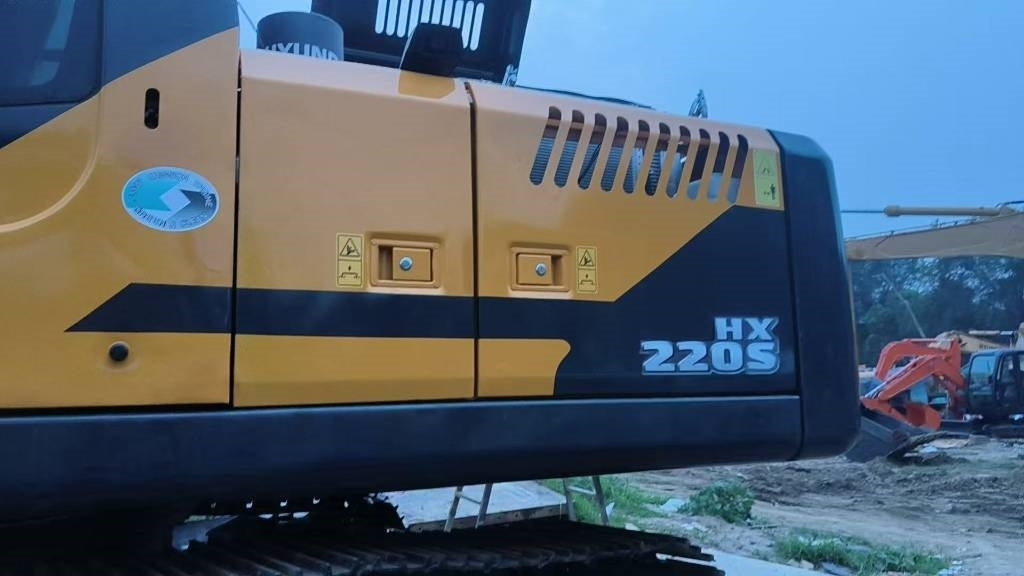 Hyundai HX 220 - Crawler excavator: picture 3 Hyundai HX 220 - Crawler excavator: picture 3