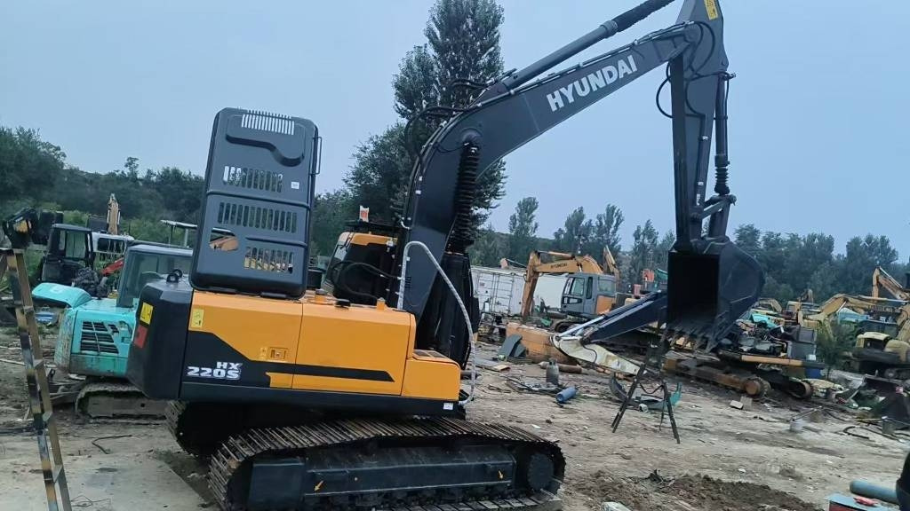 Hyundai HX 220 - Crawler excavator: picture 1 Hyundai HX 220 - Crawler excavator: picture 1