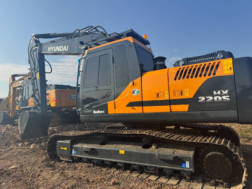 Hyundai HX220 - Crawler excavator: picture 1 Hyundai HX220 - Crawler excavator: picture 1