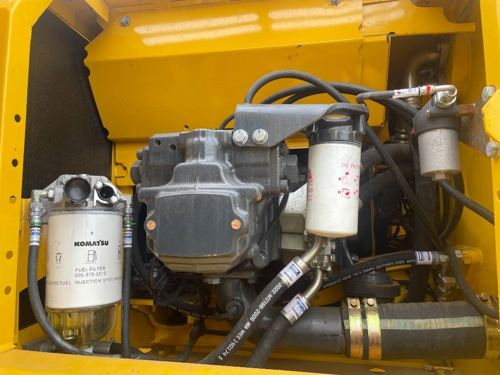 Komatsu PC 220 - Crawler excavator: picture 2 Komatsu PC 220 - Crawler excavator: picture 2