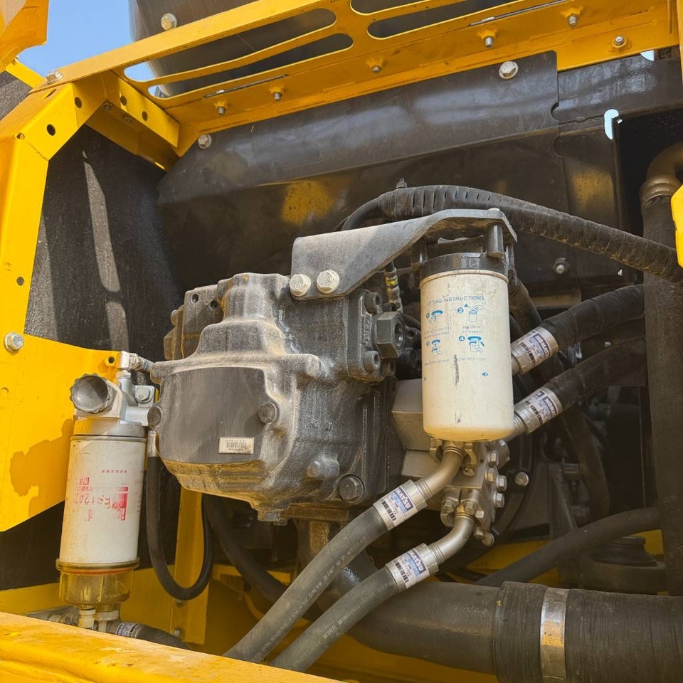 Komatsu PC 220 - Crawler excavator: picture 2 Komatsu PC 220 - Crawler excavator: picture 2