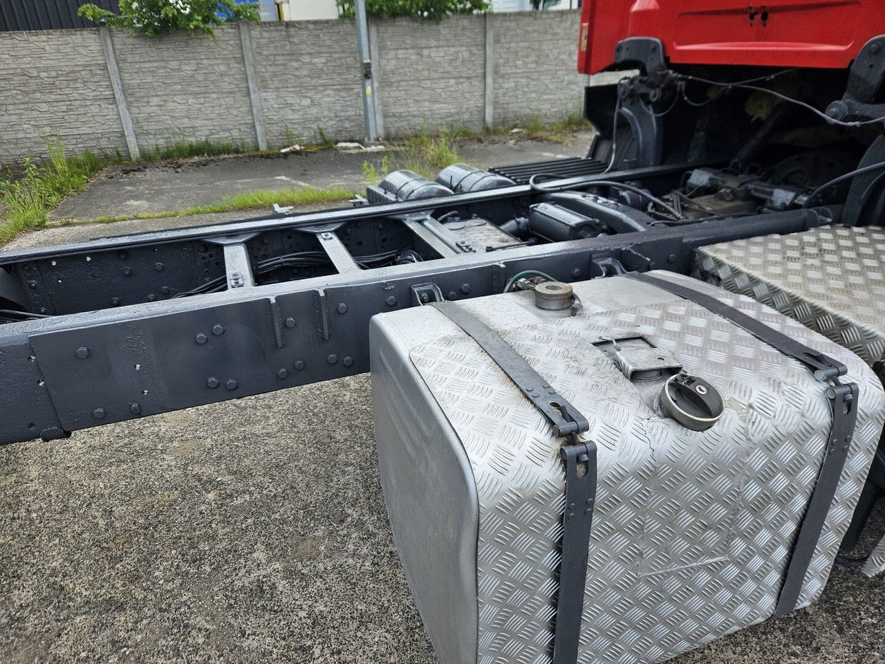 Scania 144 530 - 6x4 - full spring - retarder - Cab chassis truck: picture 3 Scania 144 530 - 6x4 - full spring - retarder - Cab chassis truck: picture 3