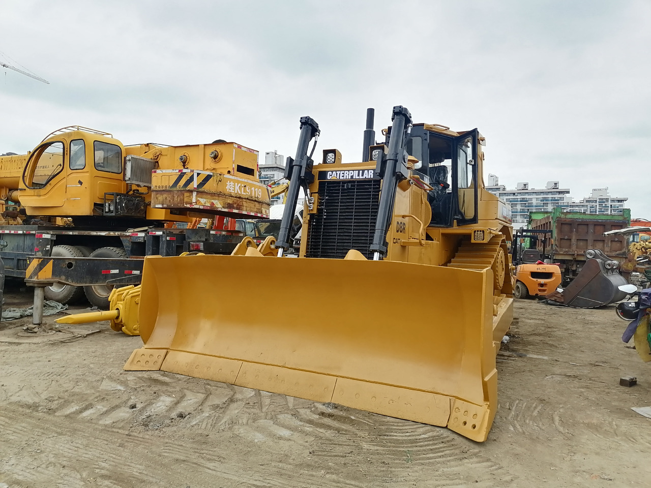 CATERPILLAR D8R - Bulldozer: picture 2 CATERPILLAR D8R - Bulldozer: picture 2