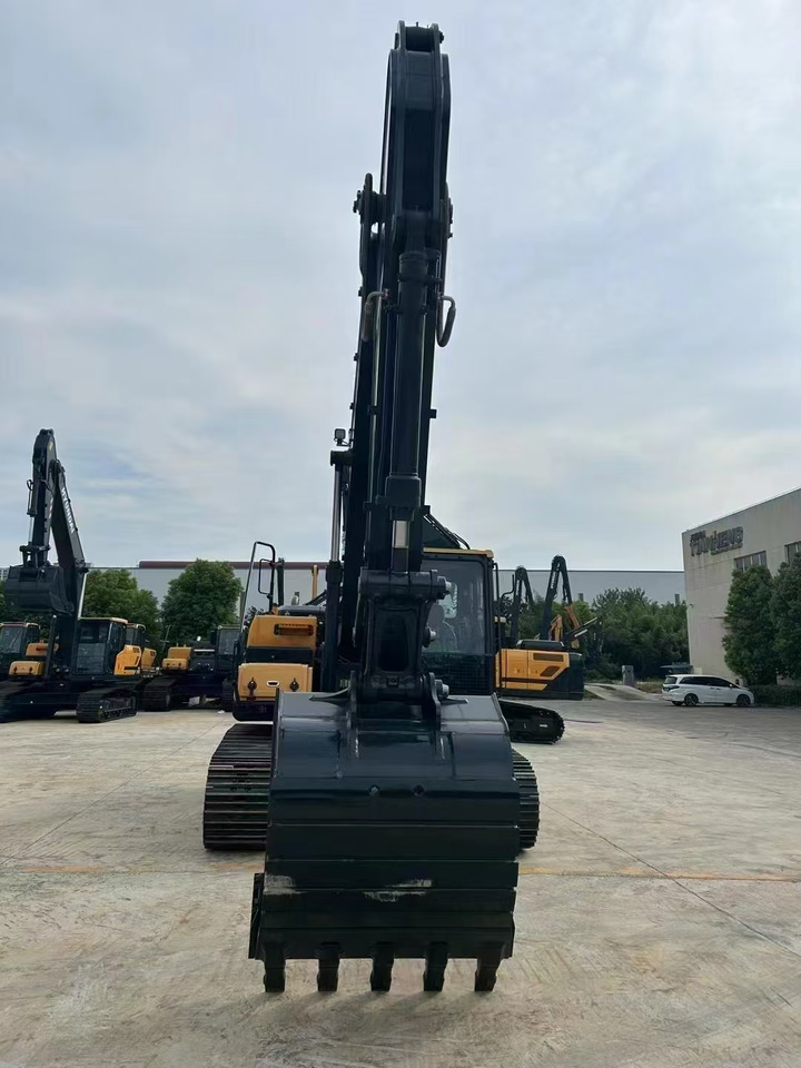 HYUNDAI HX220L - Crawler excavator: picture 4 HYUNDAI HX220L - Crawler excavator: picture 4