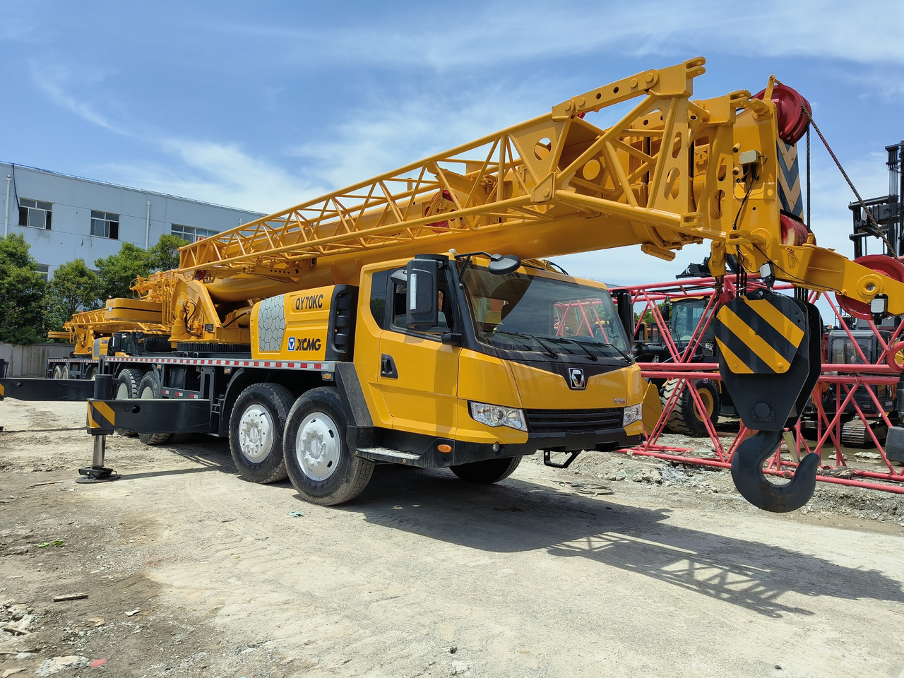 All terrain crane XCMG QY70K: picture 7