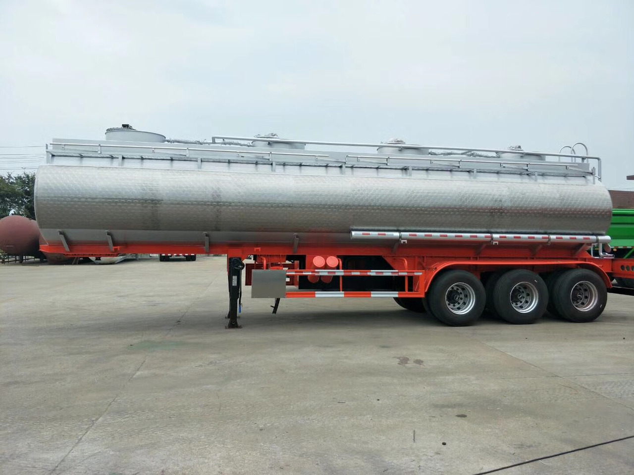 JSIE JSIE9400FT - Tank semi-trailer: picture 2 JSIE JSIE9400FT - Tank semi-trailer: picture 2