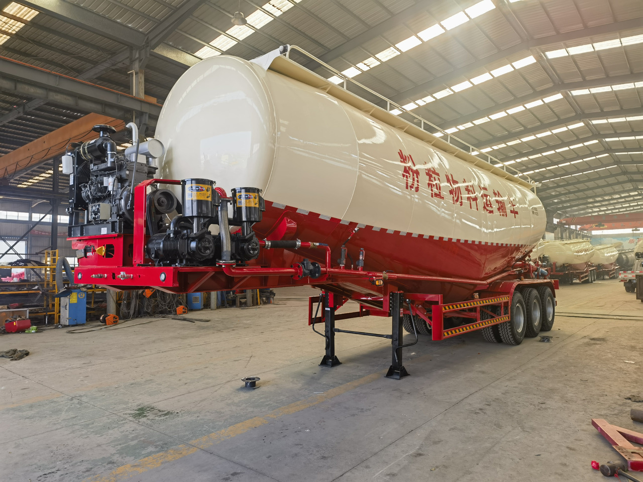 JSIE JSIE9404GFL - Tank semi-trailer: picture 2 JSIE JSIE9404GFL - Tank semi-trailer: picture 2