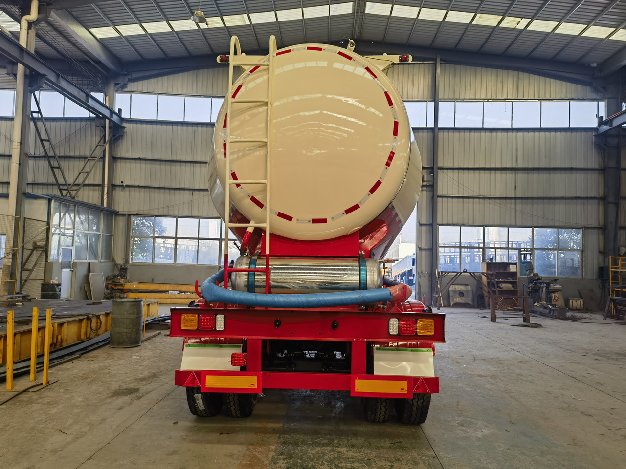 JSIE JSIE9404GFL - Tank semi-trailer: picture 3 JSIE JSIE9404GFL - Tank semi-trailer: picture 3