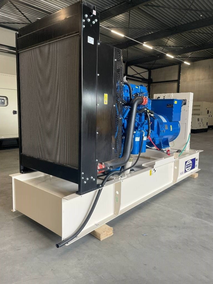 FG Wilson P450-3 - 450 kVA Open Genset - DPX-16018-O - Generator set: picture 2 FG Wilson P450-3 - 450 kVA Open Genset - DPX-16018-O - Generator set: picture 2