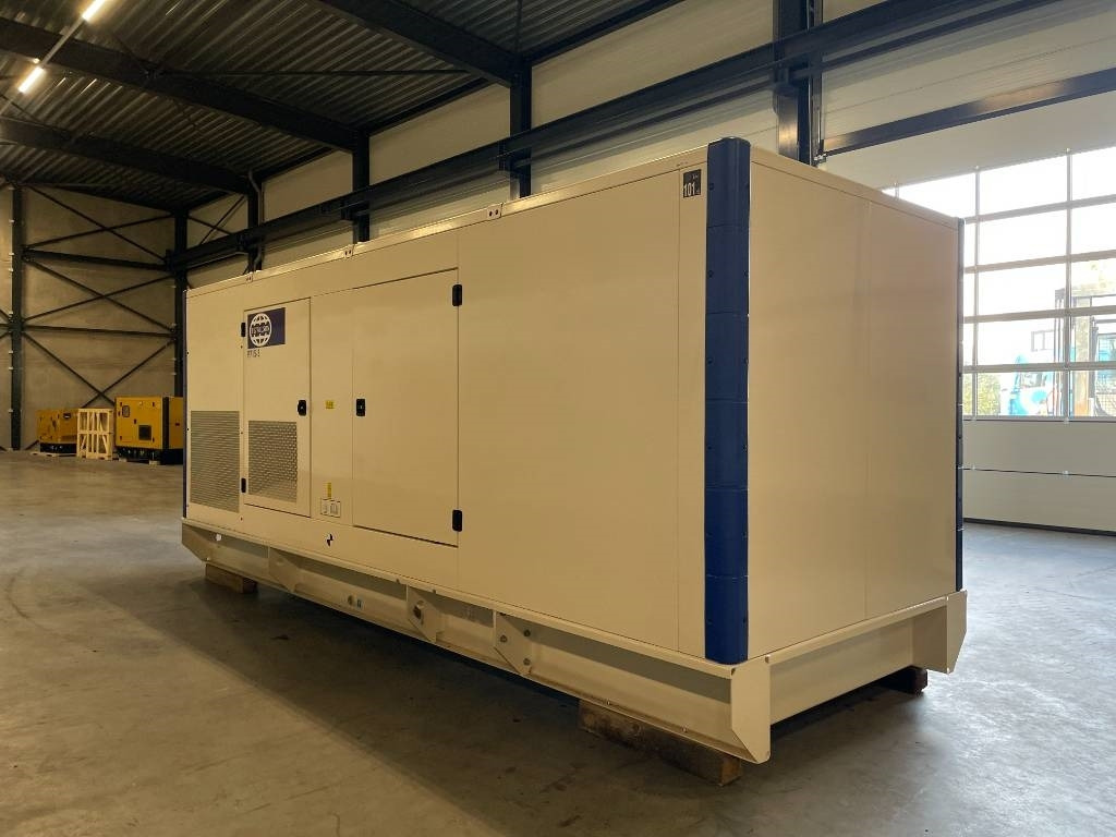 FG Wilson P715-3 - 715 kVA Genset - DPX-16023 - Generator set: picture 3 FG Wilson P715-3 - 715 kVA Genset - DPX-16023 - Generator set: picture 3