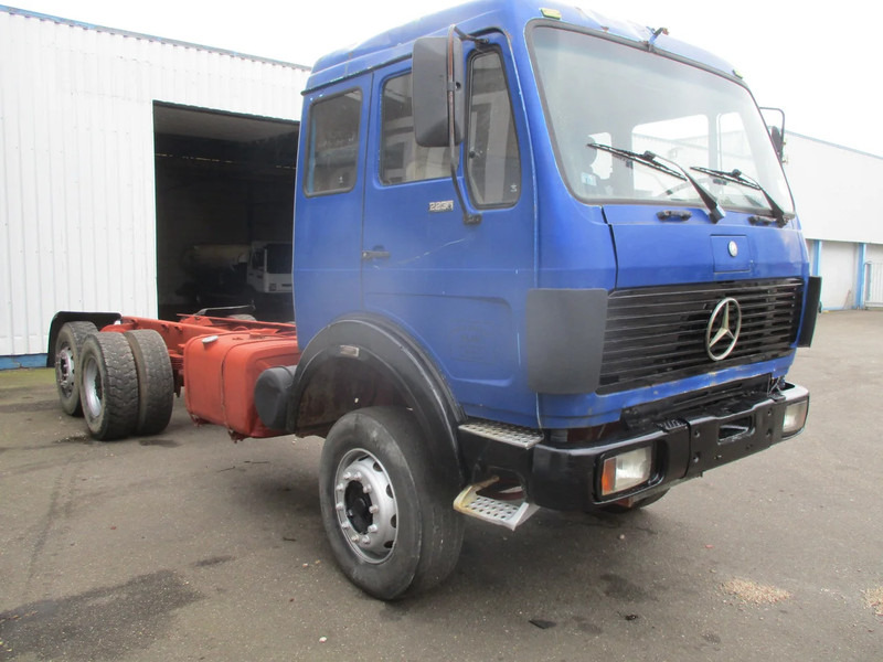 Mercedes-Benz 2435 ,V8 , Bi Turbo, 6x2 , Spring Suspension, Airco - Cab chassis truck: picture 4 Mercedes-Benz 2435 ,V8 , Bi Turbo, 6x2 , Spring Suspension, Airco - Cab chassis truck: picture 4