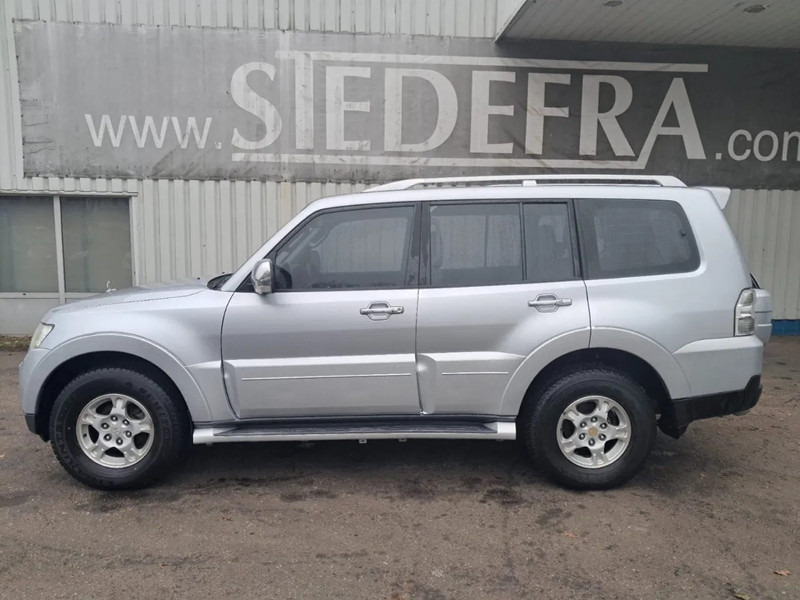 Mitsubishi Pajero GLS 3.5 - V6 , 4x4 , 7 Pers., Full Option - Car: picture 2 Mitsubishi Pajero GLS 3.5 - V6 , 4x4 , 7 Pers., Full Option - Car: picture 2