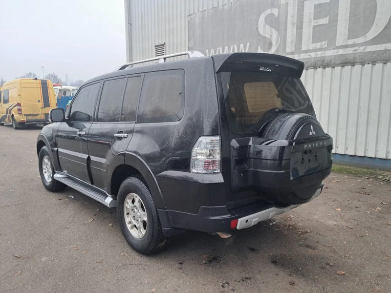 Mitsubishi Pajero GLS 3.5 - V6 , 4x4 , 7 Pers., Full Option - Car: picture 5 Mitsubishi Pajero GLS 3.5 - V6 , 4x4 , 7 Pers., Full Option - Car: picture 5