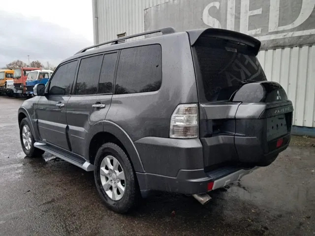 Mitsubishi Pajero GLS 3.5 - V6 , 4x4 , 7 Pers., Full Option - Car: picture 5 Mitsubishi Pajero GLS 3.5 - V6 , 4x4 , 7 Pers., Full Option - Car: picture 5