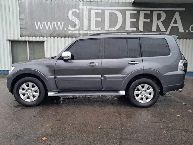 Mitsubishi Pajero GLS 3.5 - V6 , 4x4 , 7 Pers., Full Option - Car: picture 2 Mitsubishi Pajero GLS 3.5 - V6 , 4x4 , 7 Pers., Full Option - Car: picture 2