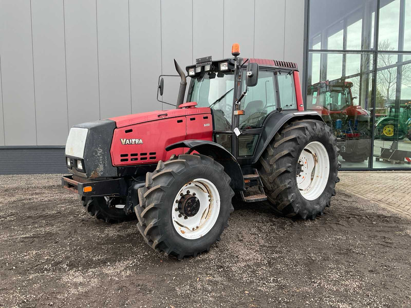 Farm tractor Valtra 8450: picture 1