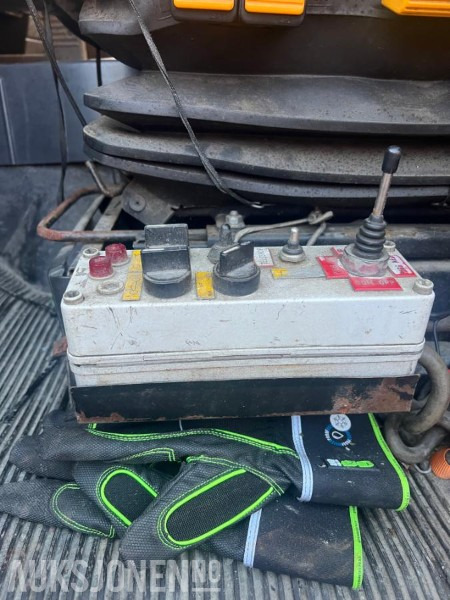 Hook lift truck 1993 Scania R-serie 143 450 Topliner med krokløft EU OK 11.2026: picture 14 Hook lift truck 1993 Scania R-serie 143 450 Topliner med krokløft EU OK 11.2026: picture 14