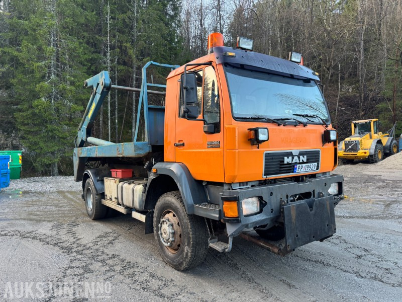 1997 MAN 18.264 LAK - Med mye utstyr - Veteran 2027 - Hook lift truck: picture 5 1997 MAN 18.264 LAK - Med mye utstyr - Veteran 2027 - Hook lift truck: picture 5
