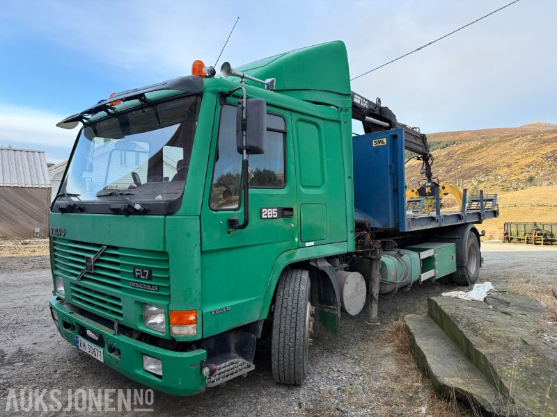 1998 Volvo FL7 4X2 - Kranbil - Krokbil - HIAB 100 AW - Tømmerklo - Plan - Dumperkasse - Crane truck: picture 1 1998 Volvo FL7 4X2 - Kranbil - Krokbil - HIAB 100 AW - Tømmerklo - Plan - Dumperkasse - Crane truck: picture 1