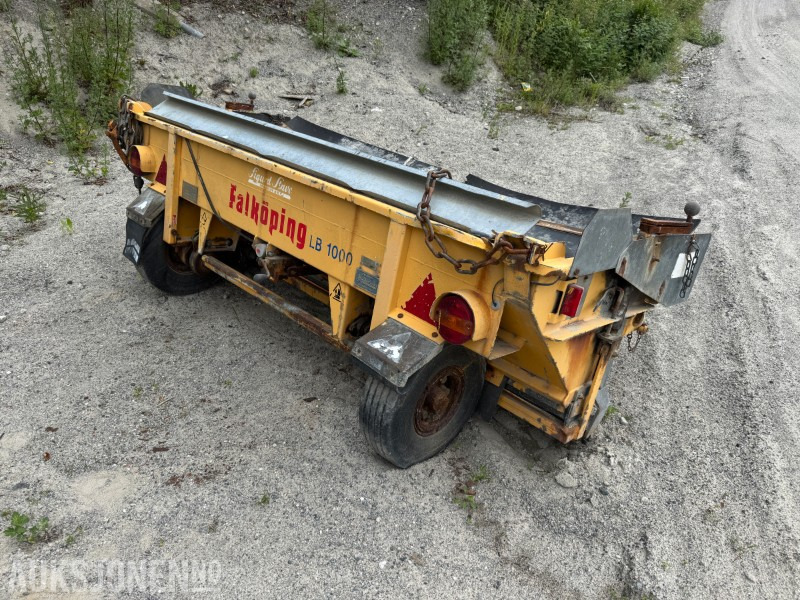 2000 FALKØPING LB1000LU Etterhengende strøkasse - Construction equipment: picture 1 2000 FALKØPING LB1000LU Etterhengende strøkasse - Construction equipment: picture 1