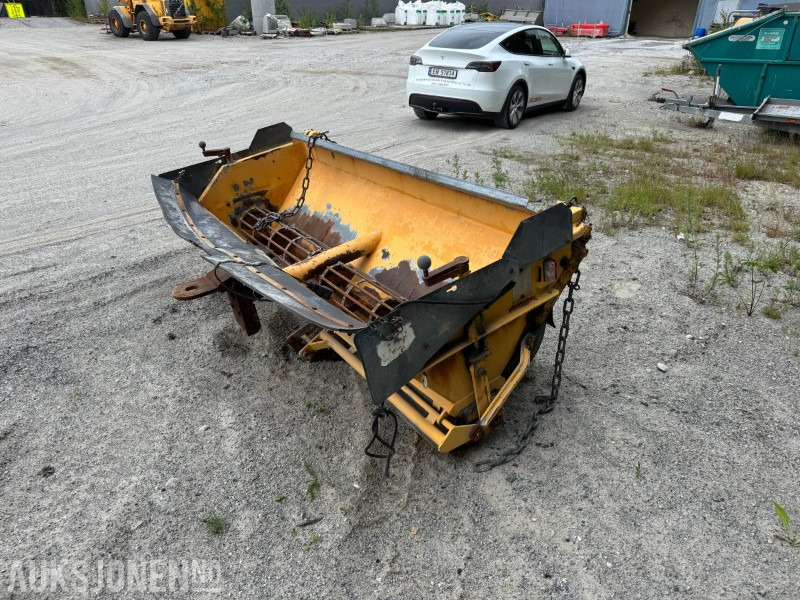 2000 FALKØPING LB1000LU Etterhengende strøkasse - Construction equipment: picture 5 2000 FALKØPING LB1000LU Etterhengende strøkasse - Construction equipment: picture 5