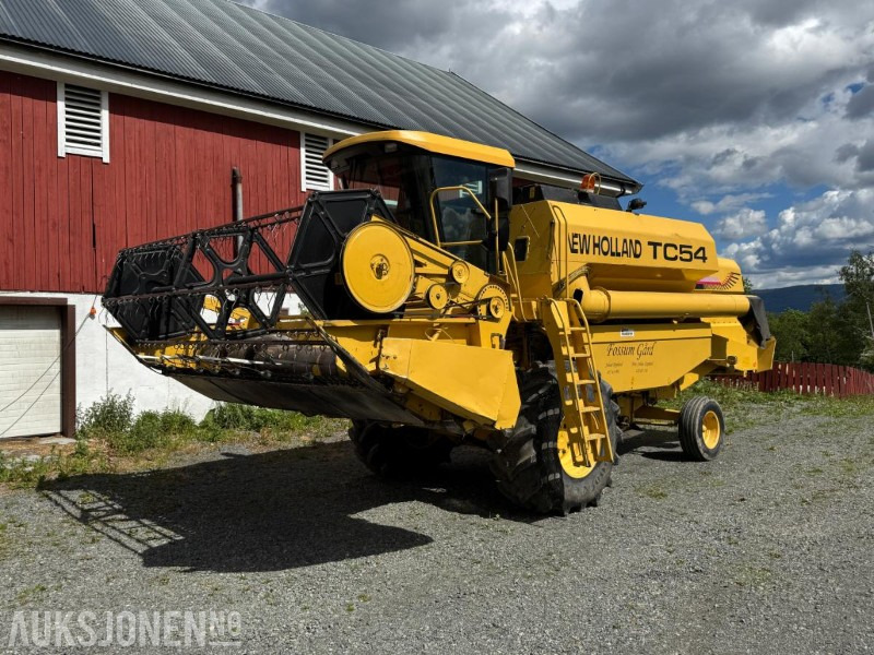 2000 New Holland TC 54 skurtresker / 12 fot skjærebord / spill indikator / 1850 timer - Combine harvester: picture 1 2000 New Holland TC 54 skurtresker / 12 fot skjærebord / spill indikator / 1850 timer - Combine harvester: picture 1