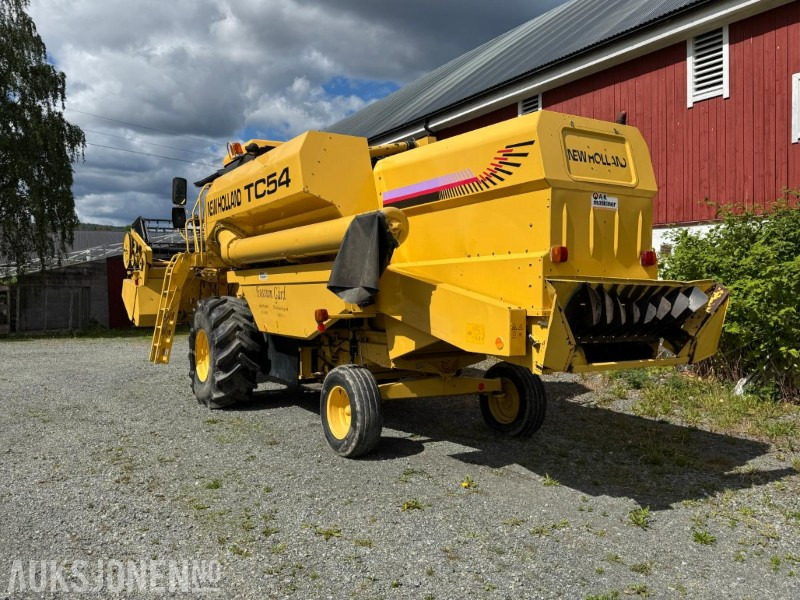 2000 New Holland TC 54 skurtresker / 12 fot skjærebord / spill indikator / 1850 timer - Combine harvester: picture 3 2000 New Holland TC 54 skurtresker / 12 fot skjærebord / spill indikator / 1850 timer - Combine harvester: picture 3